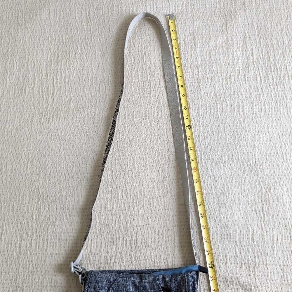 Keen Montclair Cross-body Bag - Picture 8 of 11